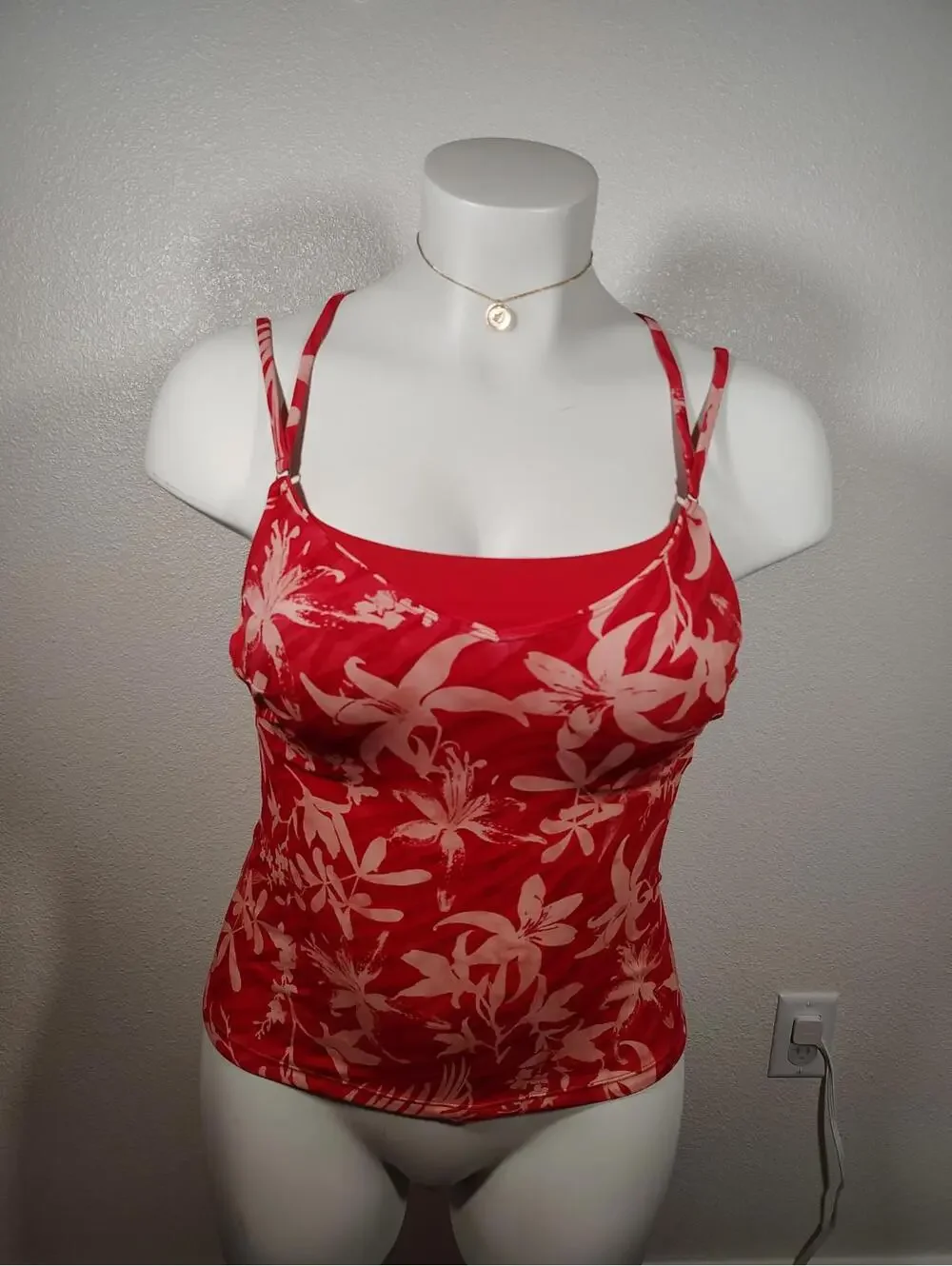Athleta Tankini Bathing Suit Swim Top Size 32D/DD Floral Underwire Adjustabl Red